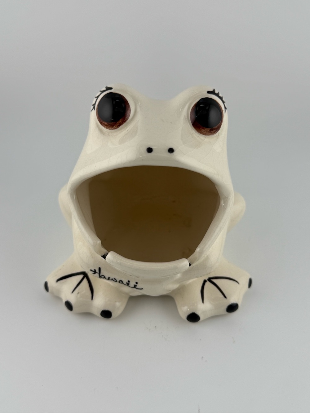 Vintage ceramic wide-mouth frog sponge holder